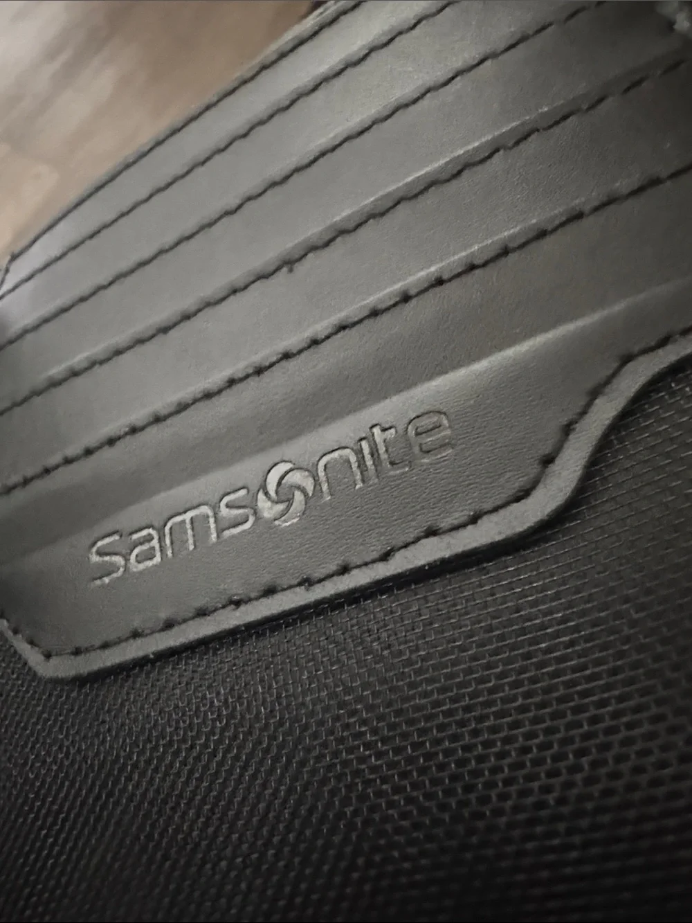 Samsonite Black Leather Fold Wallet with Stitched Detail